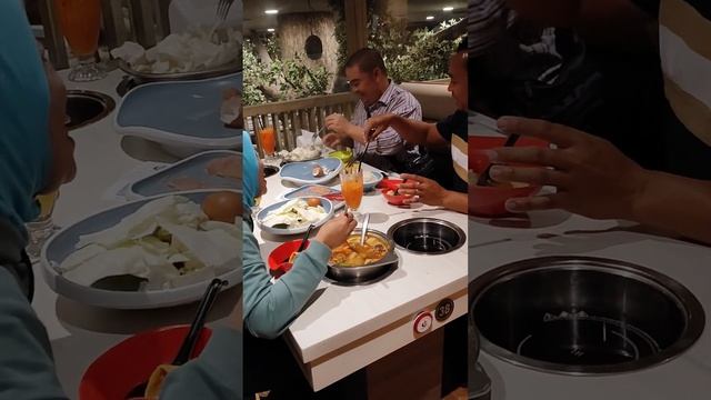 masak sup Tom yam di Brunei Darussalam