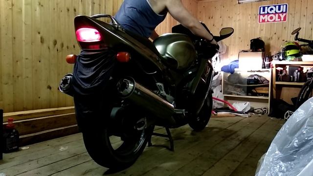 Honda cbr1100xx super blackbird stock exhaust cold start 98'