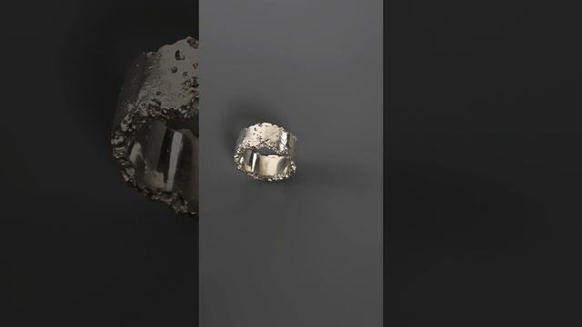 Широкое серебряное кольцо