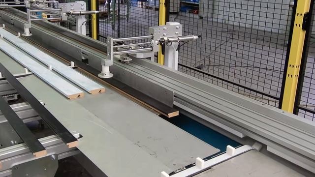 Hoffmann-USA  MS40 production double miter saw with automatic infeed and outfeed tables