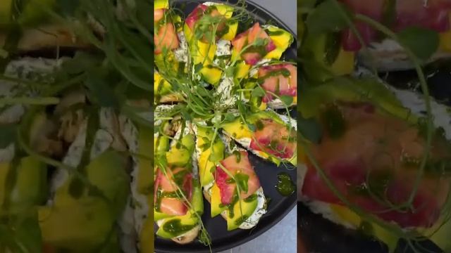 Брускетта с лососем с/с и авокадо 🥑🥑🥑 С кремом чизз 😋😋😋