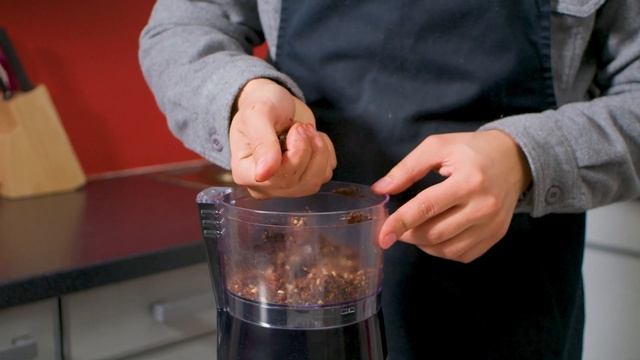 Pralinen aus Datteln? Einfache Energy Balls in 3 Minuten!