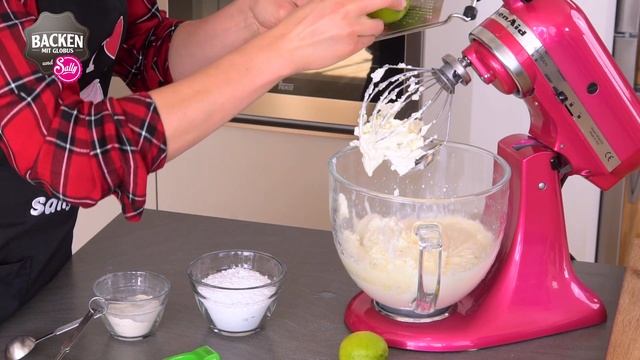 Wickeltorte mit Erdbeer und Kiwi-Kompott | Backen mit Globus & Sallys Welt #33