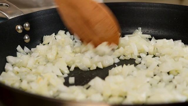 Make shakshuka with one pan in under 30 minutes. Perfect healthy breakfast