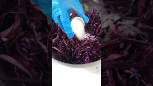 How To Make Turkish Red Cabbage Pickled Salad (Kırmızı Lahana Turşusu)#salad #recipe #turkishfood