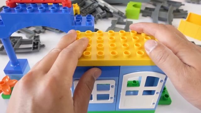 Паровозик Томас из ЛЕГО! Играем с LEGO Duplo Train и Thomas Train