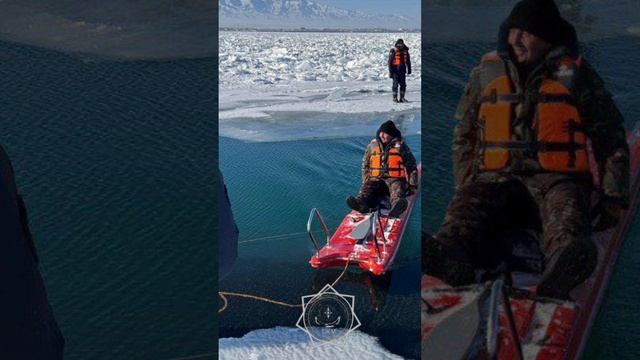 Льдина с 25 рыбаками отkoлoлась на озере Алаколь