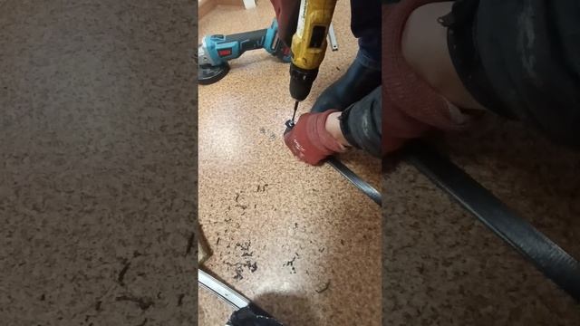 Быстрый ремонт поворотной алюминиевой фурнитуры паз r40 #секретыоконщика