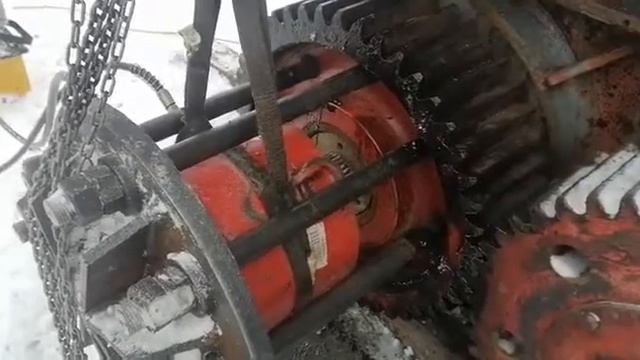 Демонтаж зубчатого колеса гидравлическим домкратом