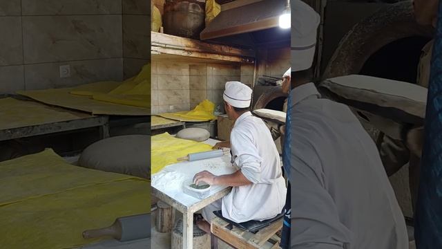 Утренняя выпечка. Исфахан. Иран. Хлеб