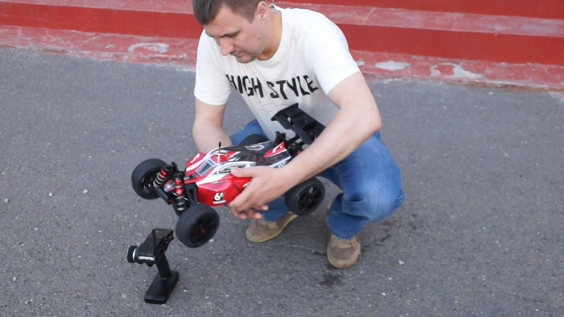 пгт. Лучегорск, лето 2016, игра с собакой (Arrma Typhon BLX Brushless RTR 1-8 Buggy)