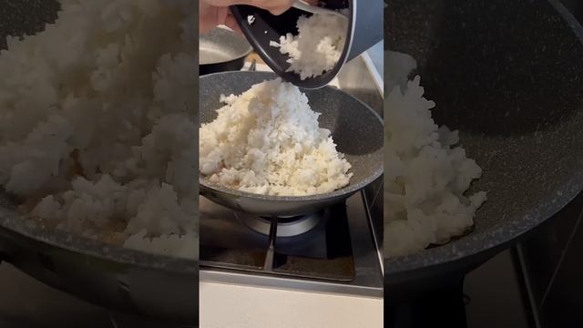 Cooking Garlic Fried Rice #shorts #asmr #delicious #asmrcooking #breakfast #friedrice