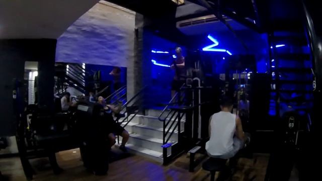 Academia VIP Neon os aparelhos de musculação