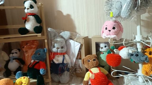 Вязаные игрушки. Отправка на полочку.