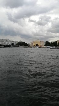 Вид на Адмиралтейскую набережную, с Университетской набережной. Возле Дворцового моста