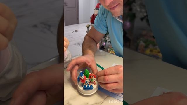 Делаем с Милой снежный шар