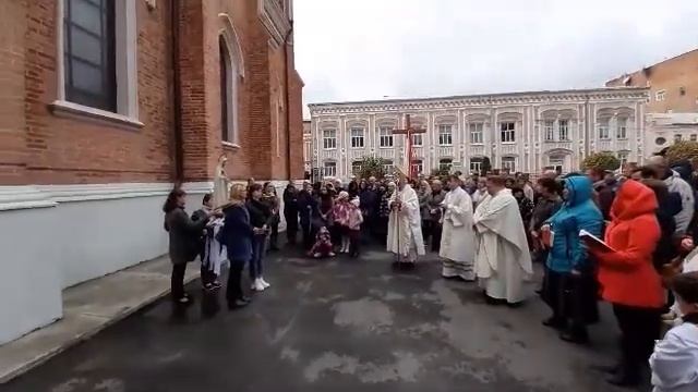 Процесія навколо катедрального собору УПДМ з молитвою св. Розарія 6.10.2019