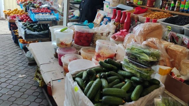 Огурцы 400руб Крым 2025. Цены на продукты в Алуште Славянский базар на автовокзале курорта