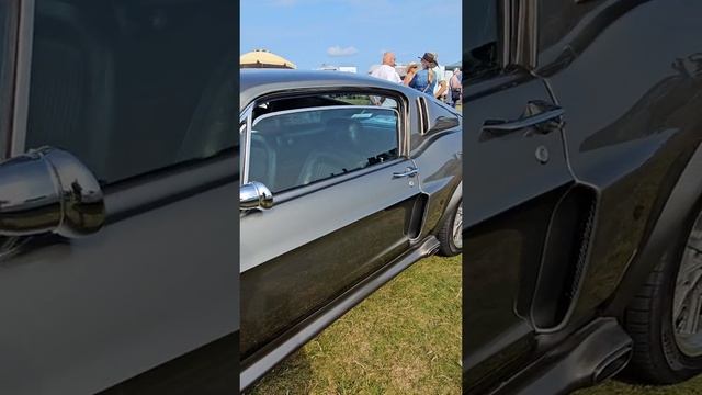 Самая красивая из мустангов. Да и вообще, американские авто 60-70х #ford #mystang #avto #зависть