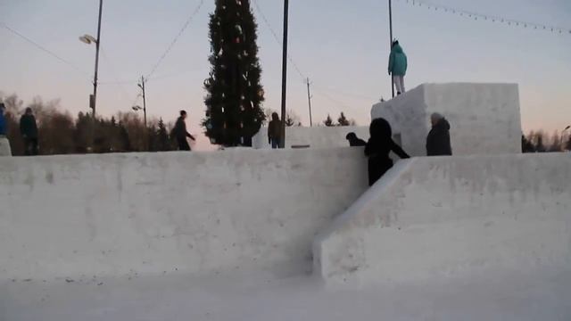 Ледяные скульптуры в Советском парке. Новогодний Советский парк в Омске Катаемся на ледянках с горок