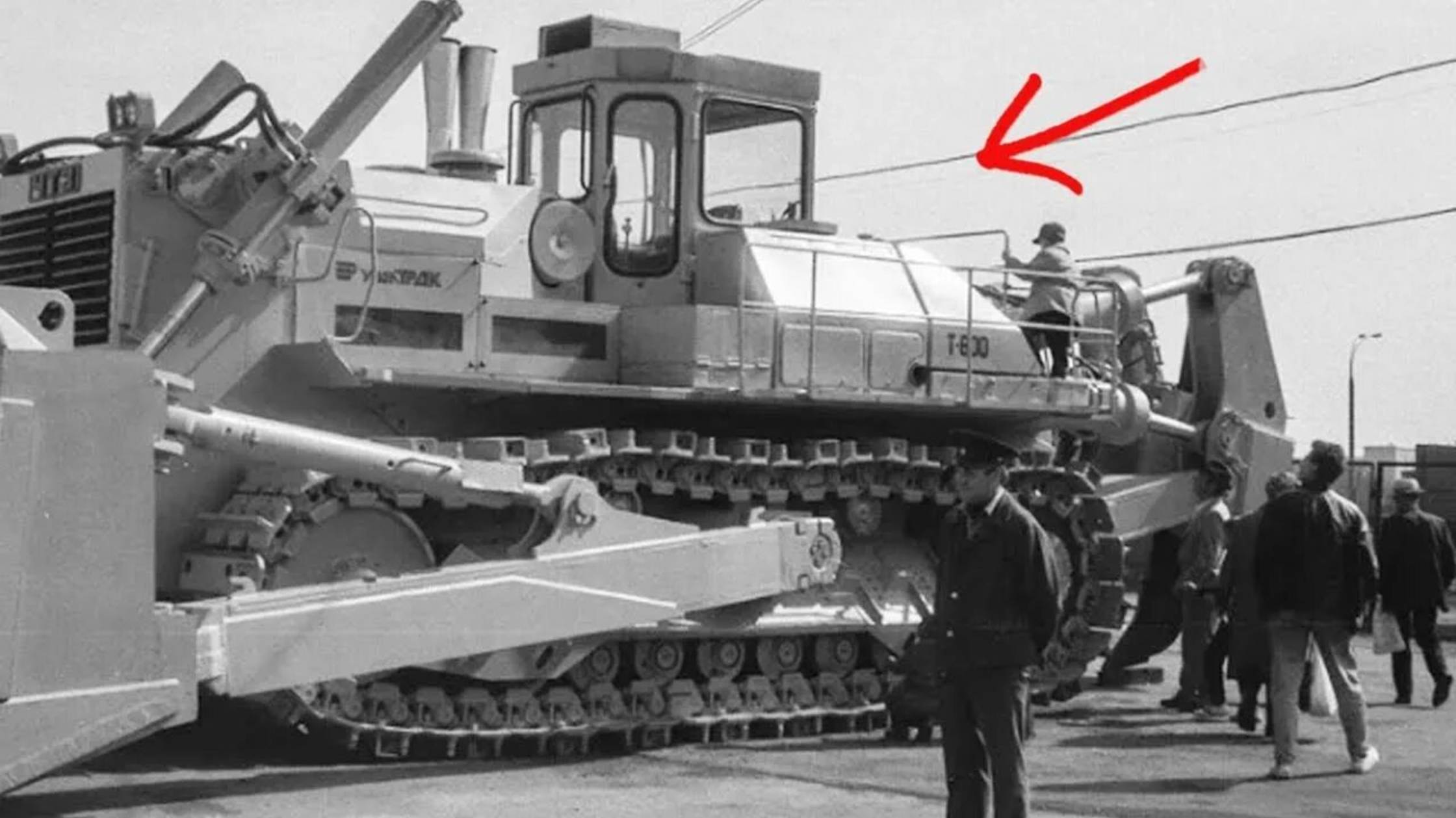 Что испугало иностранцев,когда они завели Т-800?Самый гигантский трактор СССР