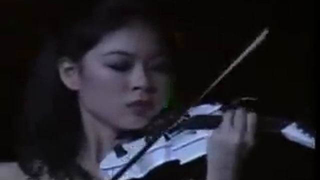 INT.ZONE*Vanessa Mae**Caravans**