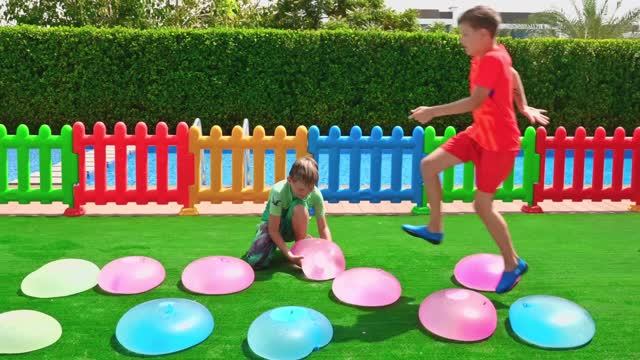 Рома и Друзья устроили Water Balloons игры