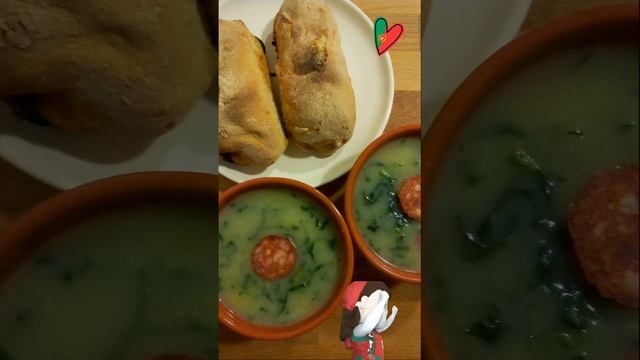 CALDO VERDE PORTUGUÊS 🍲 #comidaportuguesa  #receitasfaceis  @caminhandonasnuvens #shorts 28.04