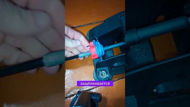 Как снять фиксатор троса АКПП Пежо 307