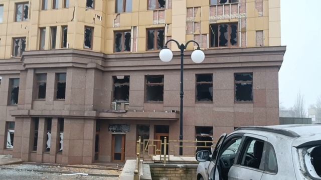 Последствий удара украинских террористов по Донецку
Последствия украинского удара по Донецку: сильн