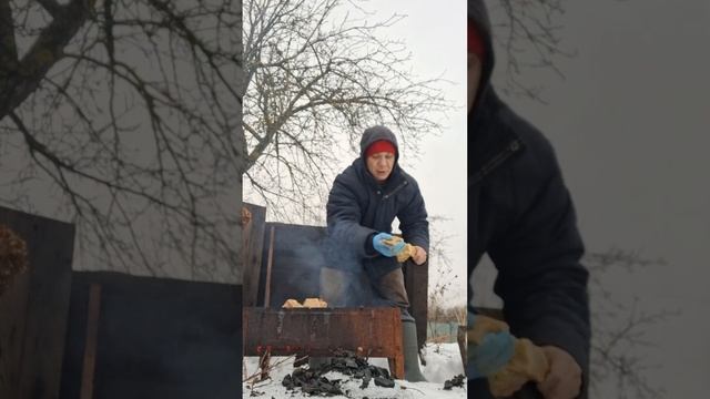 новогодний шашлык. жарю в два подхода. стейк на решетке, куски на шампурах. свинина. #grill #meat