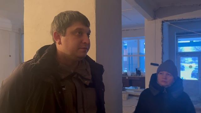 Галина Ампилогова в назаровской школе №11: разговор с подрядчиком