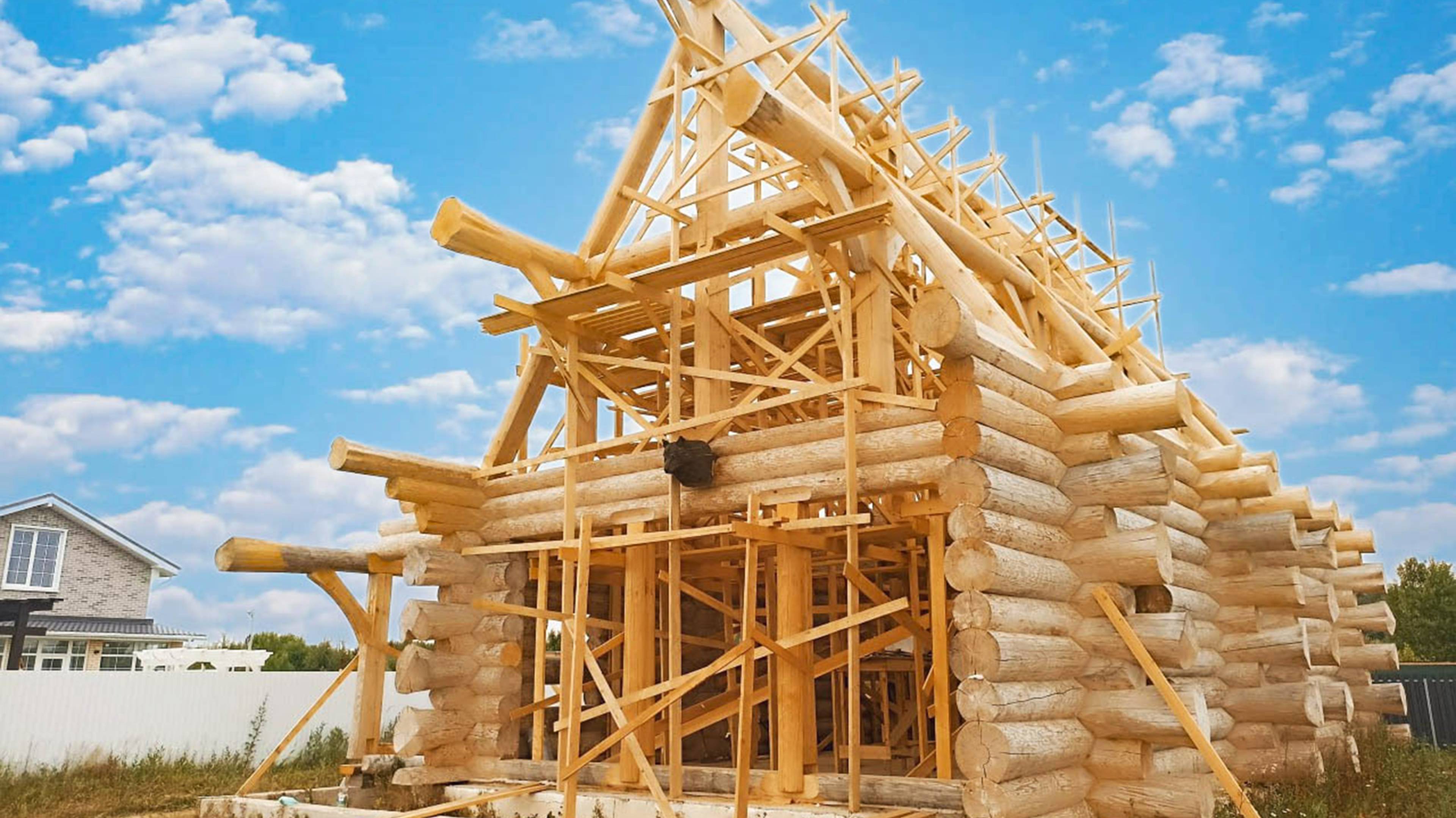 Сруб дома канадский бриллиант и вертикальная рубка post beam