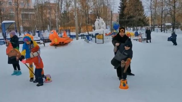 Зимний праздник для варежки.