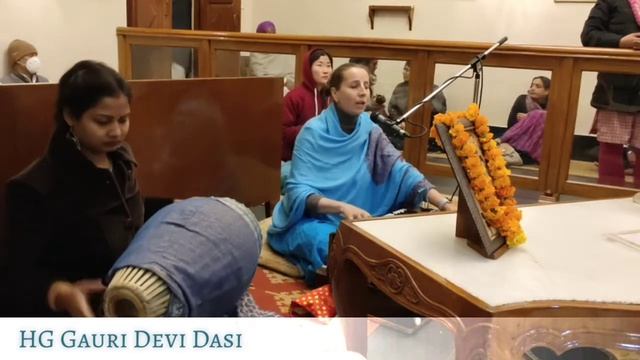 Kirtan by Gauri Devi Dasi at Prabhupad House _ @ Nirjala Myagkova - mridanga