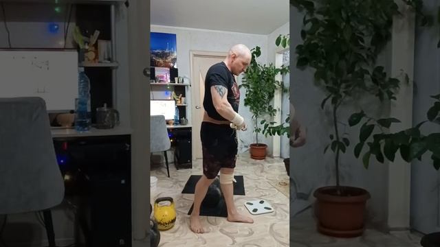 Полурывок уральской гири 60 кг.