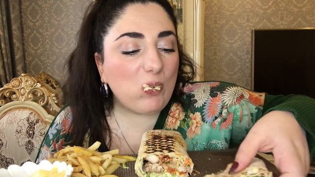 МУКБАНГ ШАУРМА И КАРТОШКА ФРИ 🌯🍟 / MUKBANG SHAWARMA & FRENCH FRIES / NOT ASMR