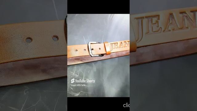 Ремень из натуральной кожи с тиснением.