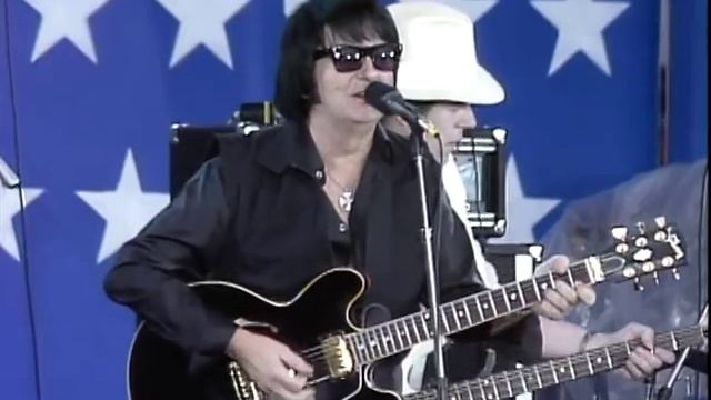 Roy Orbison - Oh, Pretty Woman (Live at Farm Aid 1985)