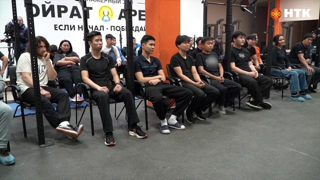 Многократный чемпион по армрестлингу Маирбек Золоев провел мастер-класс для калмыцких спортсменов