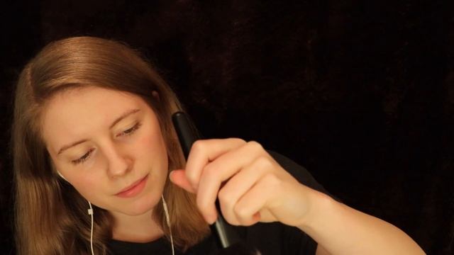 ASMR   Humming Christmas Songs   with mic brushing