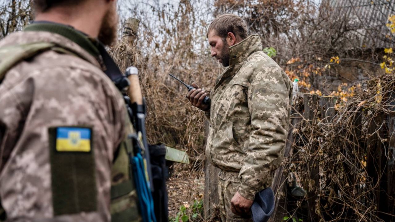 Повальное дезертирство: ВСУ бросают оружие и бегут с передовой