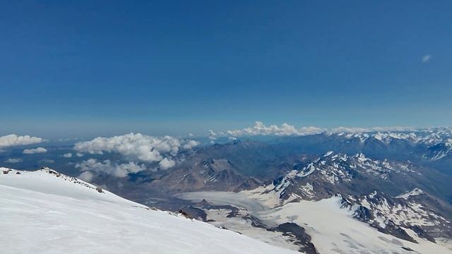 Ночёвка на 4400м, Скалы Фрешфильда, хижина RedFox, соло-восхождение на Восточный и Западный Эльбрус