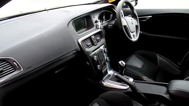 VOLVO V40 D2 R DESIGN MANUAL FP64PHJ