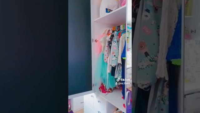 Тик ток. Милана убирает вещи.