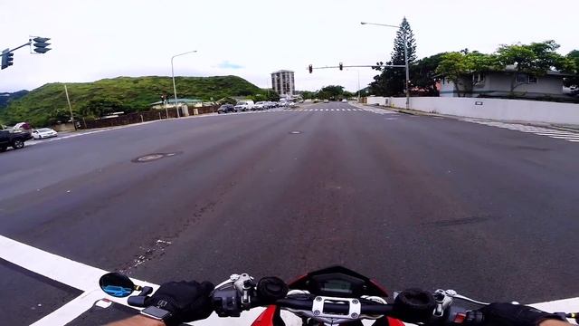 20,000 Hours In Traffic - Ducati Hypermotard 1100s Vlog