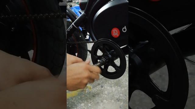 D2 Video of Pedal Shell Removal DYU Smart Bike