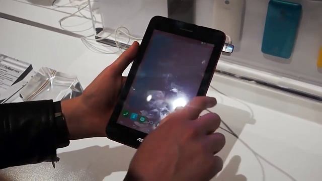 Andriod ASUS Padfone Mini hands on from CES 2014