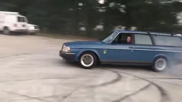 Donuts and burnouts in a GM 5.3 swapped V8 Volvo 240