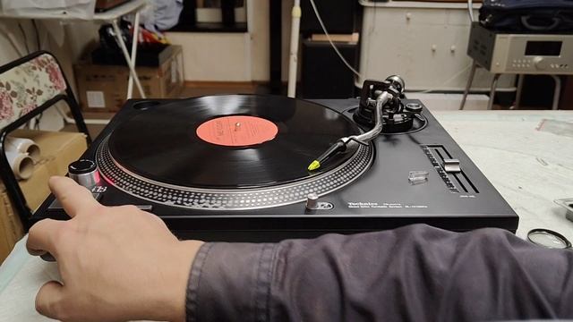 Хороший проигрыватель виниловых пластинок Technics SL-1210MK2